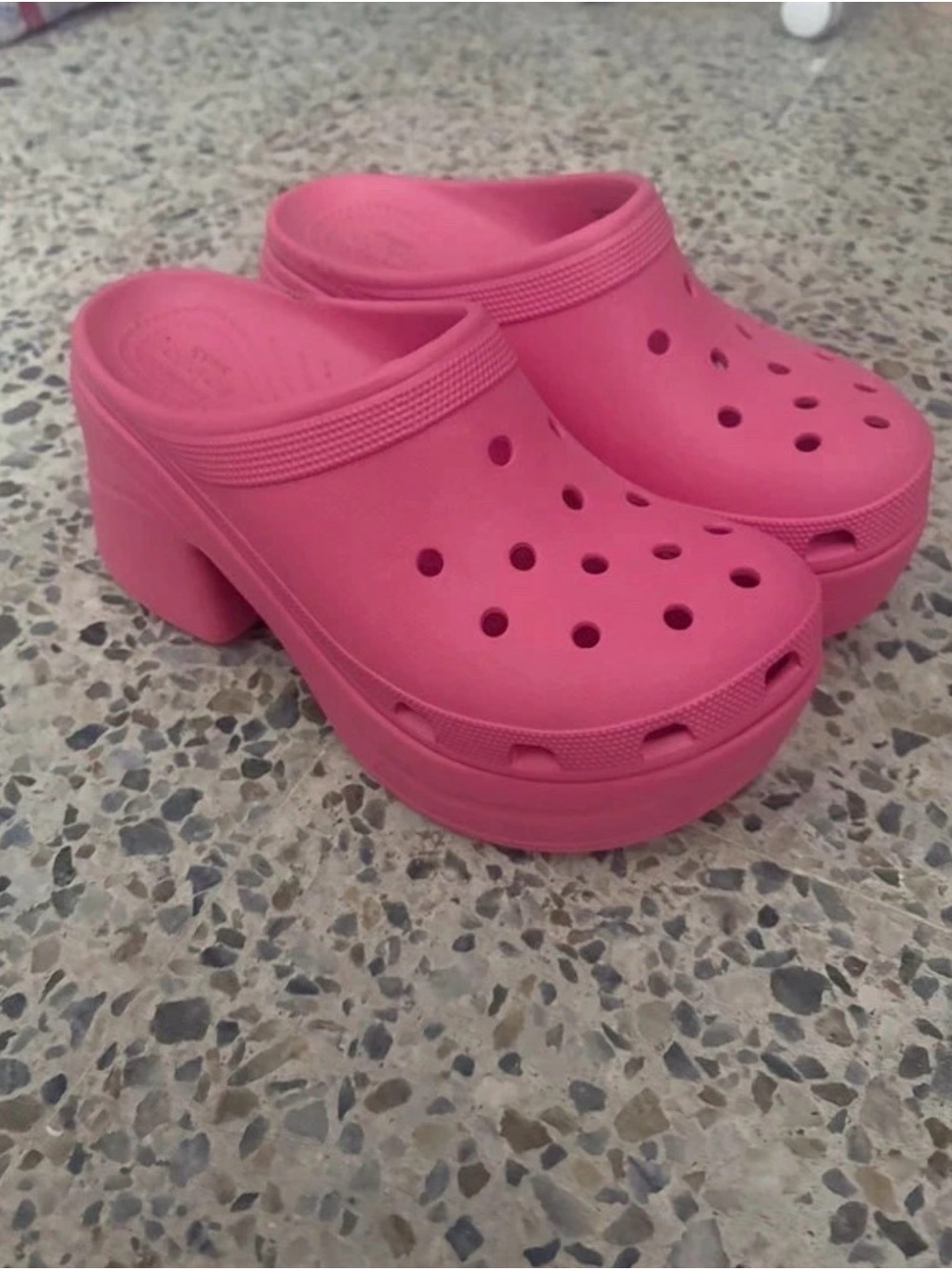 CROCS Women's Hot Pink Platform Clog Mules
